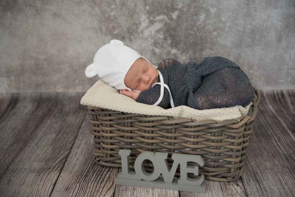 Babyshooting-Hoexter-Neugeborenenshooting-zu Hause-Fotograf-Paderborn