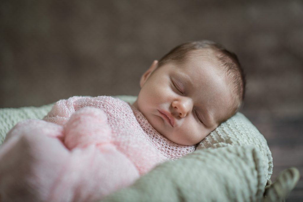 Neugeborenenshooting-Babyshooting-Babyfotos-Paderborn-FotografPaderborn-NadineKollakowskiFotografie-zuHause