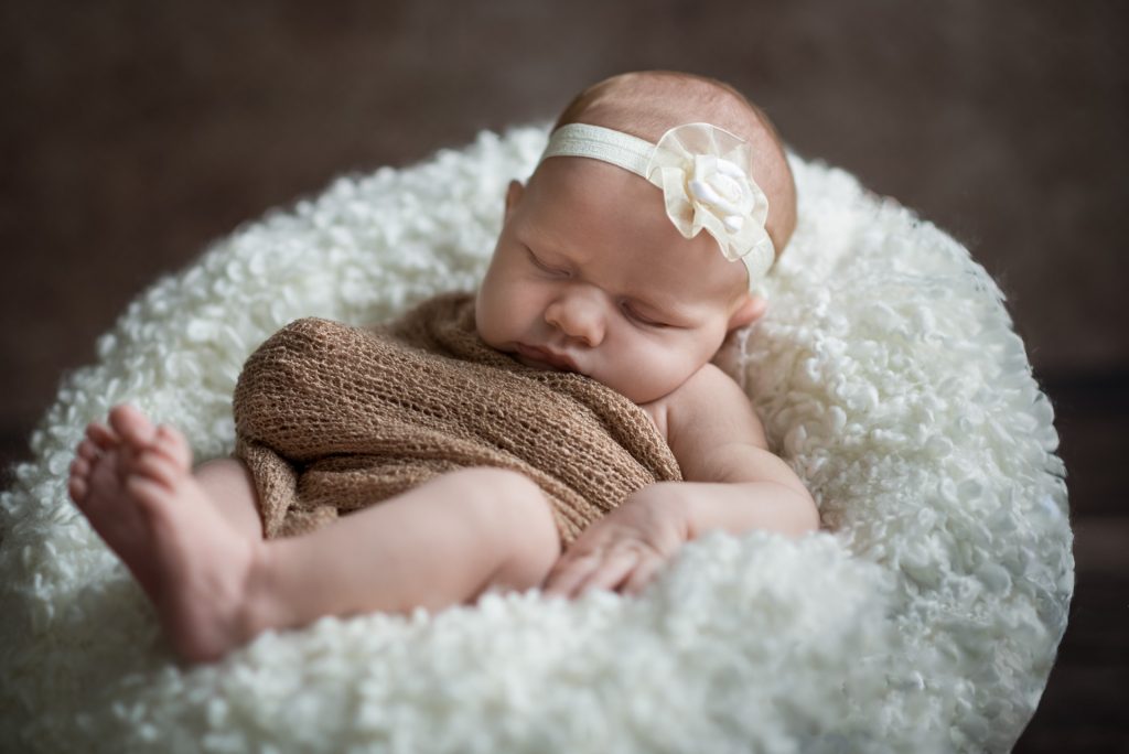 Neugeborenenshooting-Babyshooting-Halle-Guetersloh-zuHause-Homestory-NadineKollakowskiFotografie-FotografPaderborn