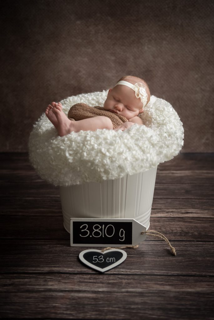 Neugeborenenshooting-Babyshooting-Halle-Guetersloh-zuHause-Homestory-NadineKollakowskiFotografie-FotografPaderborn