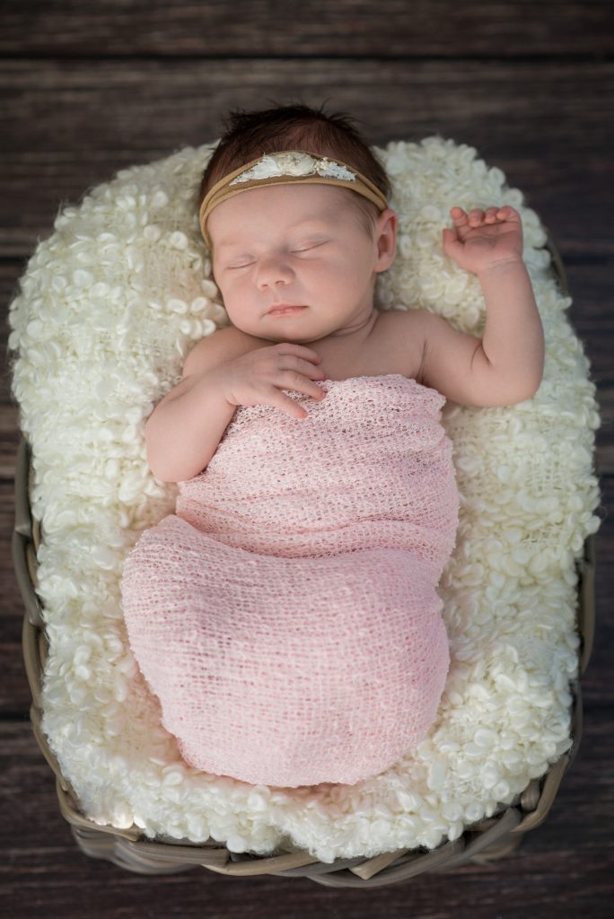 Babyshooting-Babyfotos-Neugeborenenshooting-zuHause-FotografPaderborn-Schlangen-NadineKollakowskiFotografie