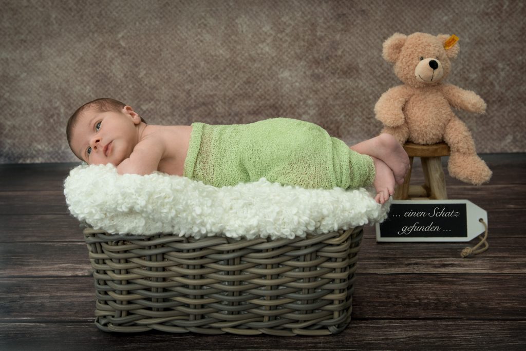 Babyshooting-Babyfotos-zuHause-FotografPaderborn-FotografGuetersloh-NadineKollakowskiFotografie-RhedaWiedenbrueck